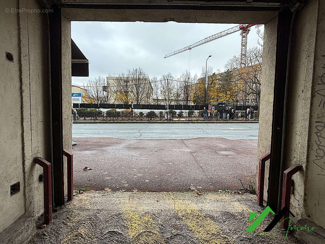 Parking à SAINT-MAUR-DES-FOSSES