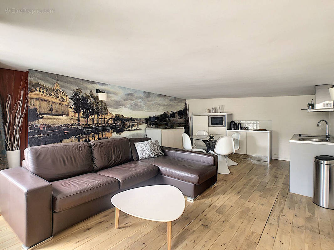 Appartement à PARIS-2E