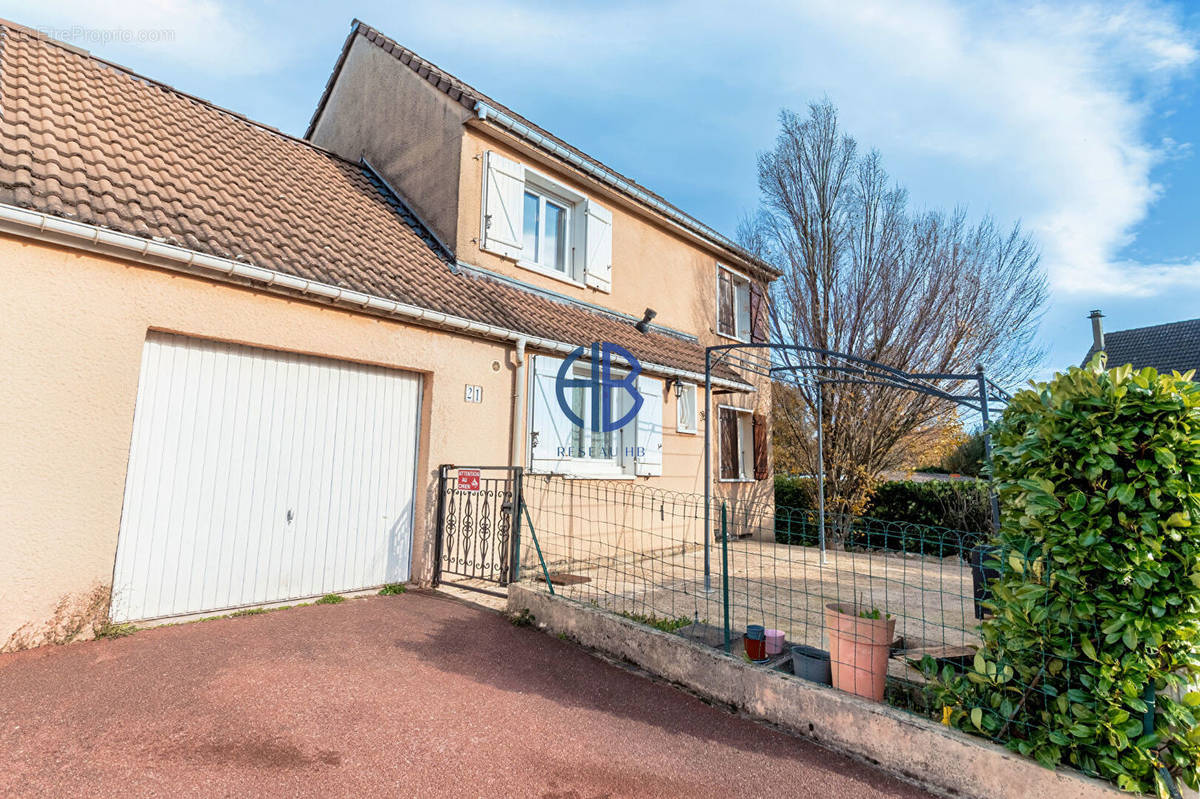 Maison à VILLEFONTAINE