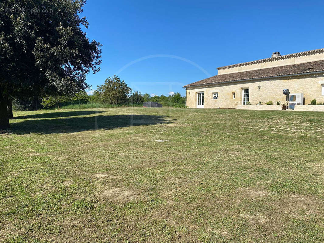 Maison à SAINT-EMILION