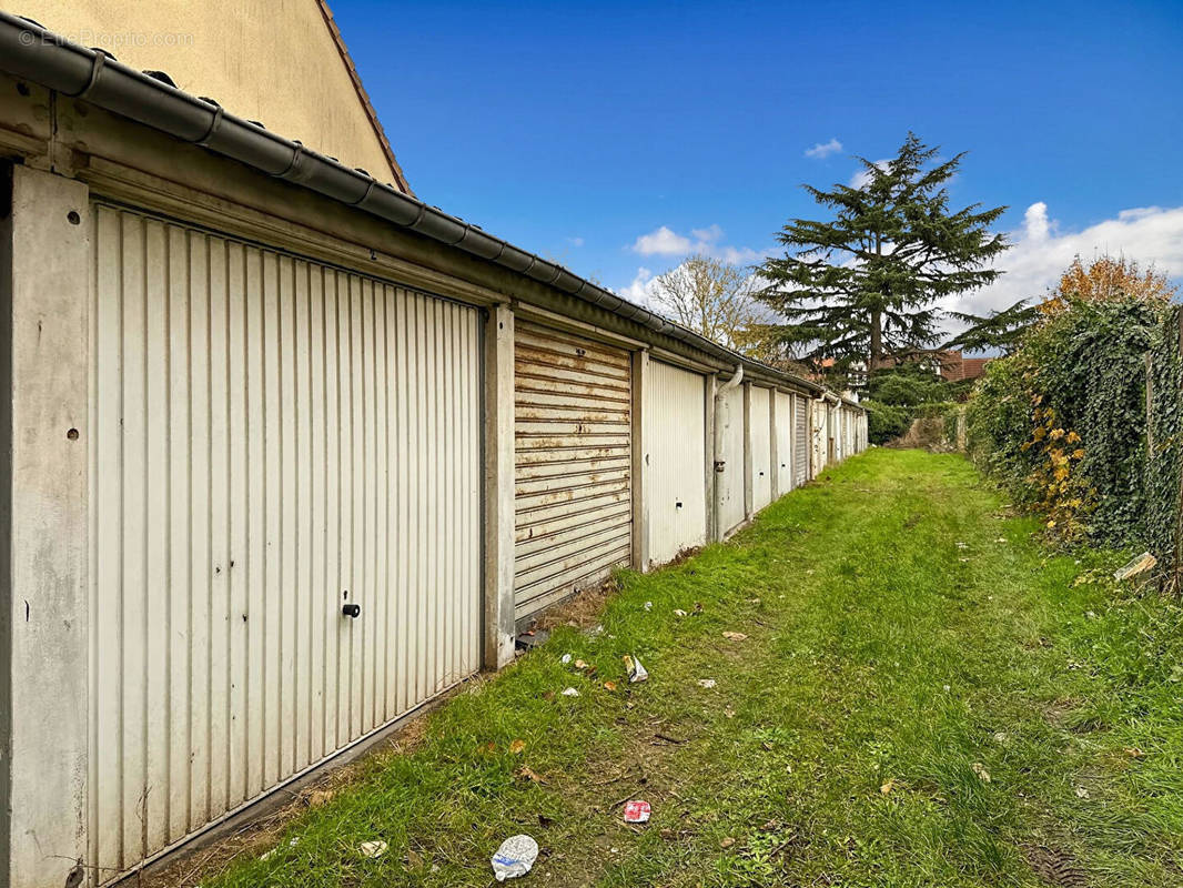 Parking à MANTES-LA-JOLIE