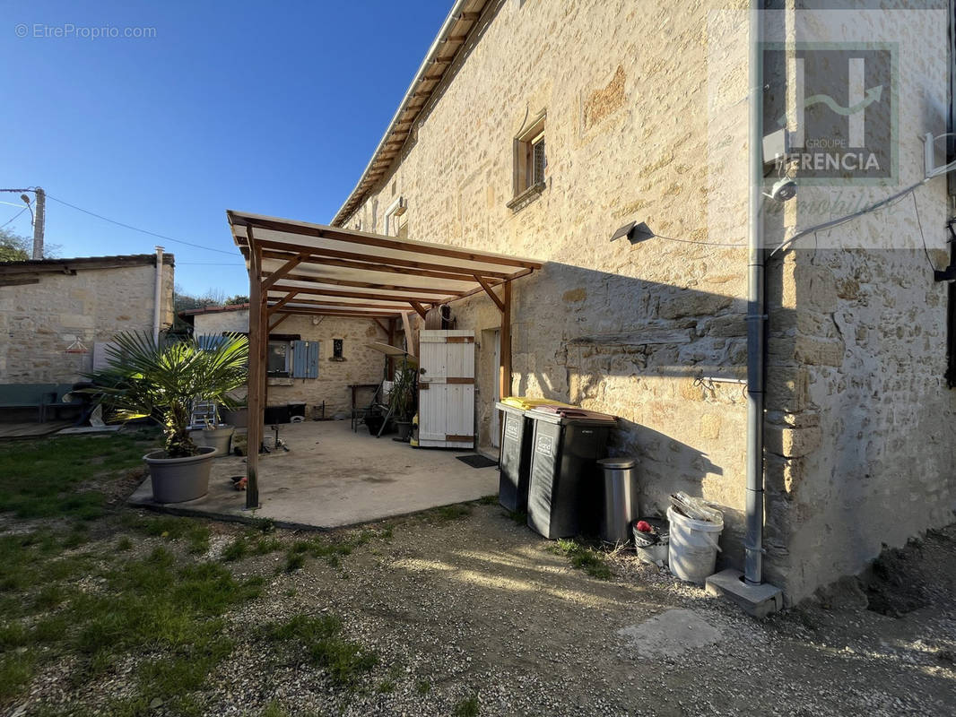 Maison à MOUTHIERS-SUR-BOEME