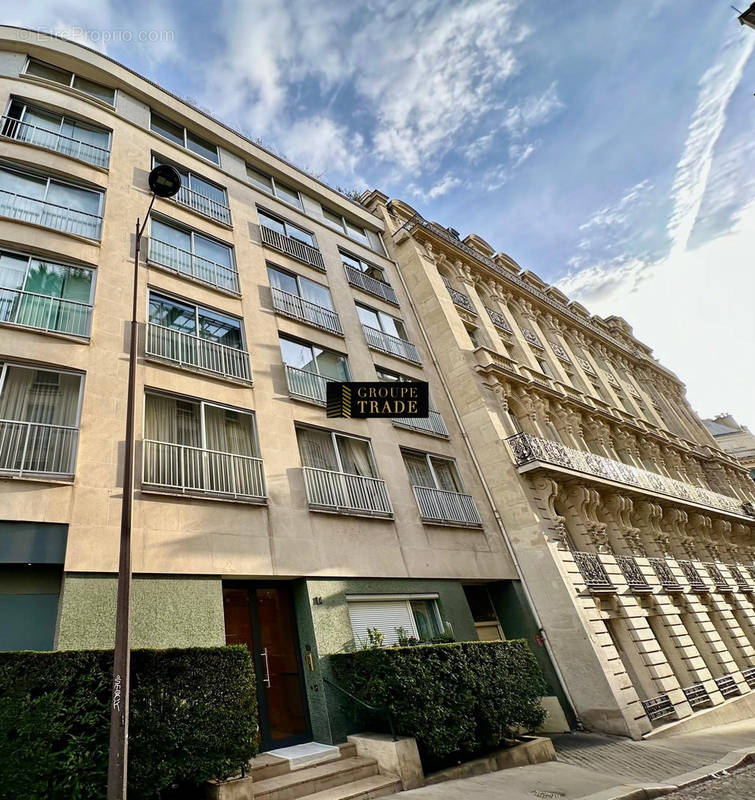 Appartement à PARIS-16E