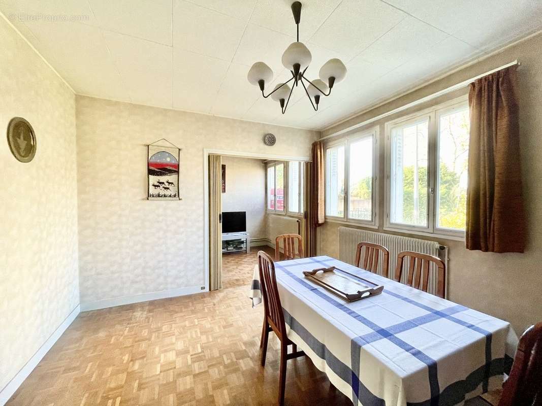 Double séjour - possibilité d&#039;ouvrir - Appartement à CHATILLON