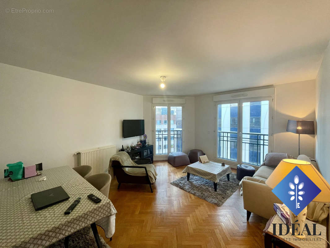 Appartement à COURBEVOIE