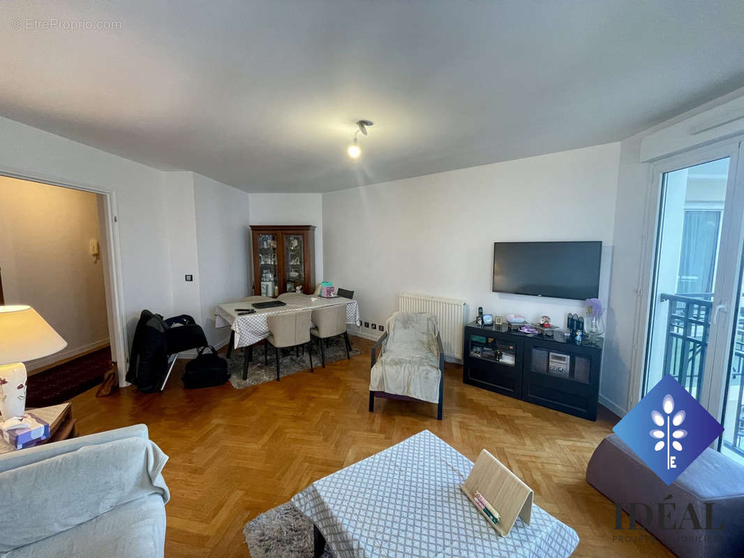 Appartement à COURBEVOIE