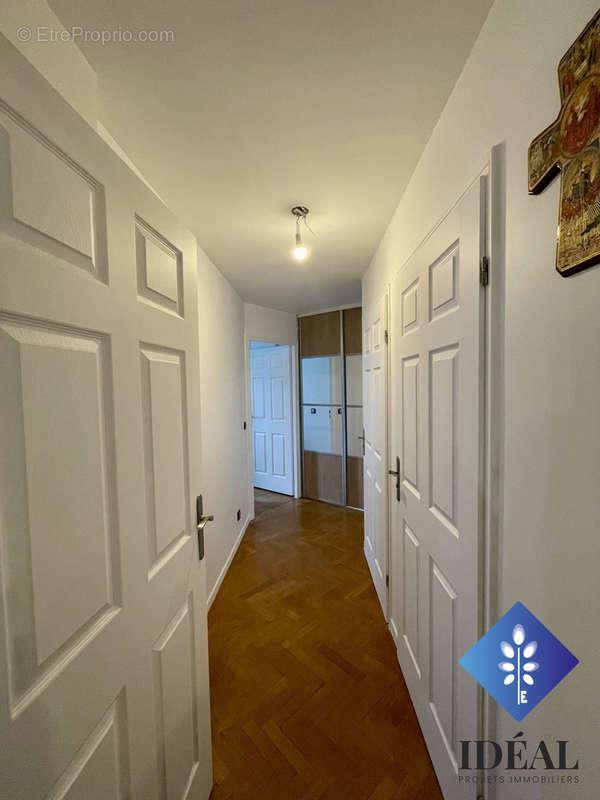 Appartement à COURBEVOIE