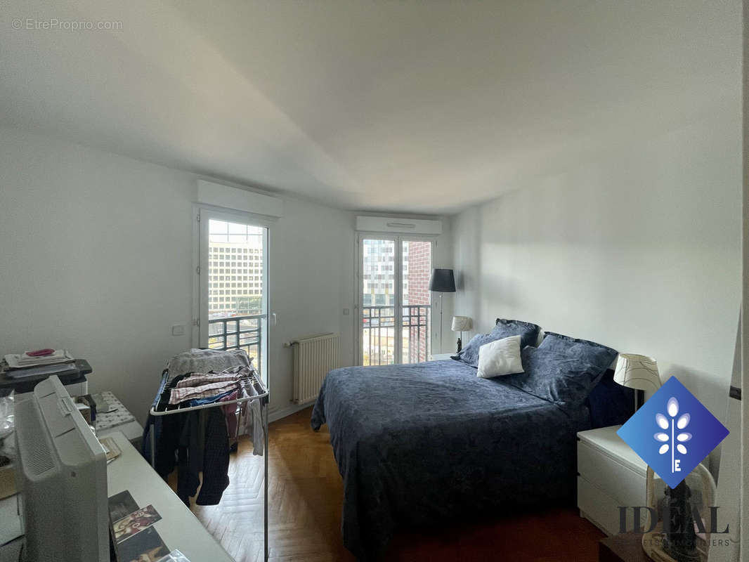 Appartement à COURBEVOIE