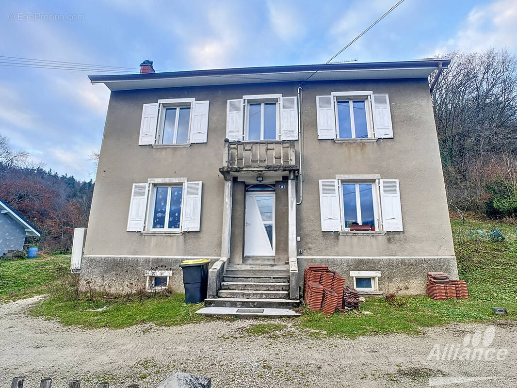 Maison à PONT-DE-ROIDE