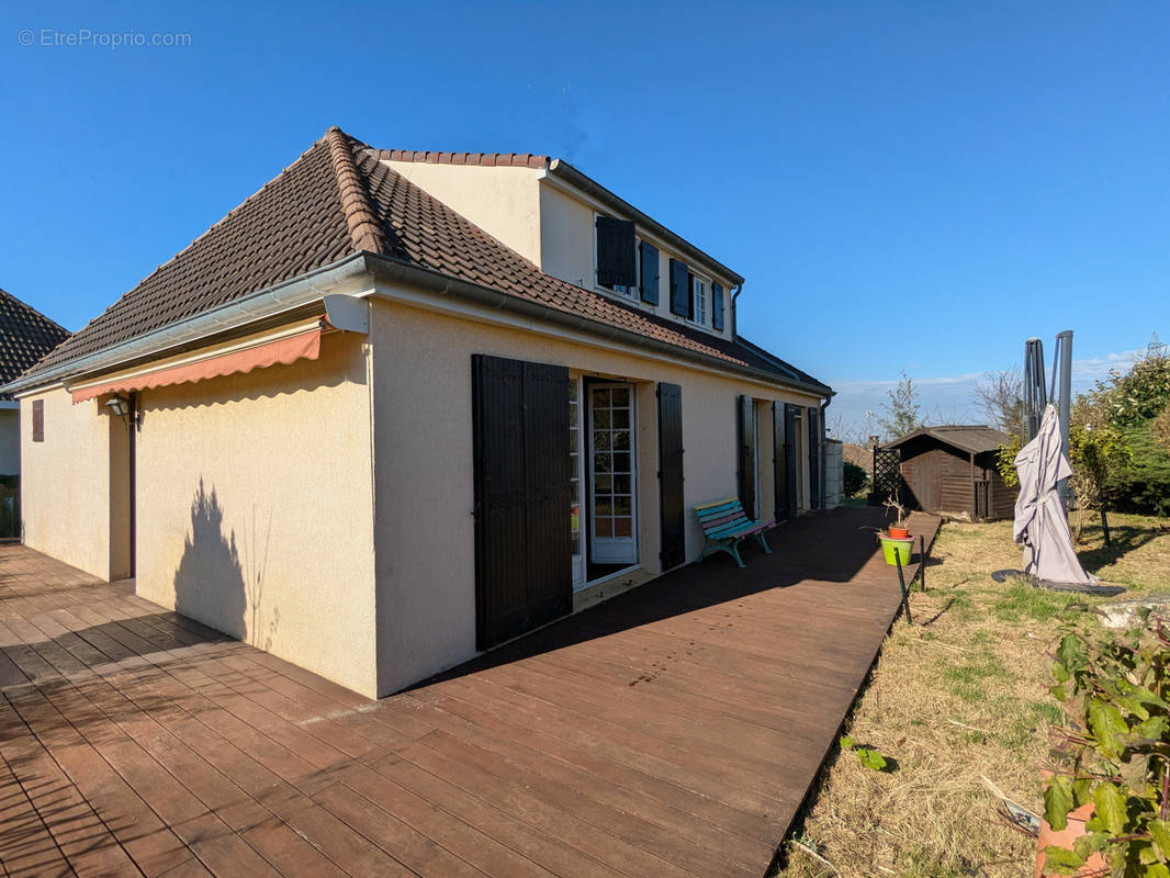 Maison à LA TOUR-DE-SALVAGNY