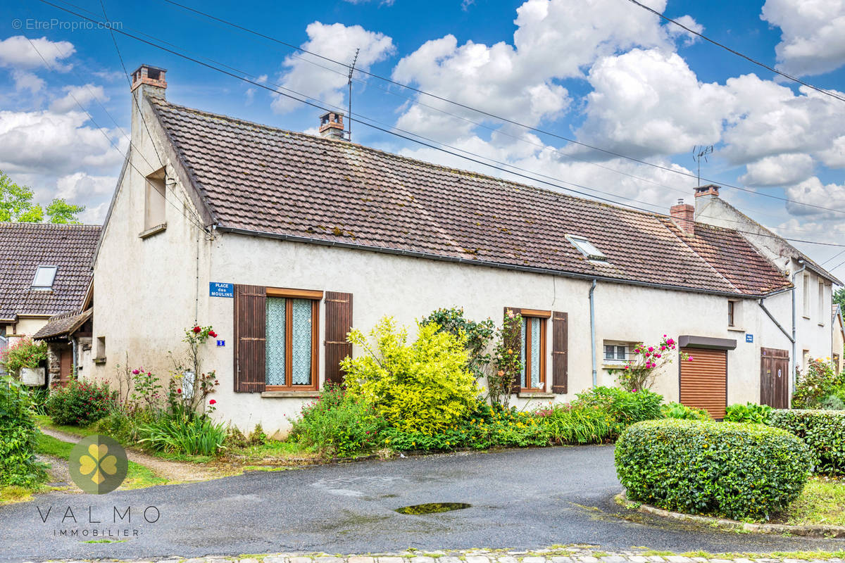 Maison à LA QUEUE-LES-YVELINES