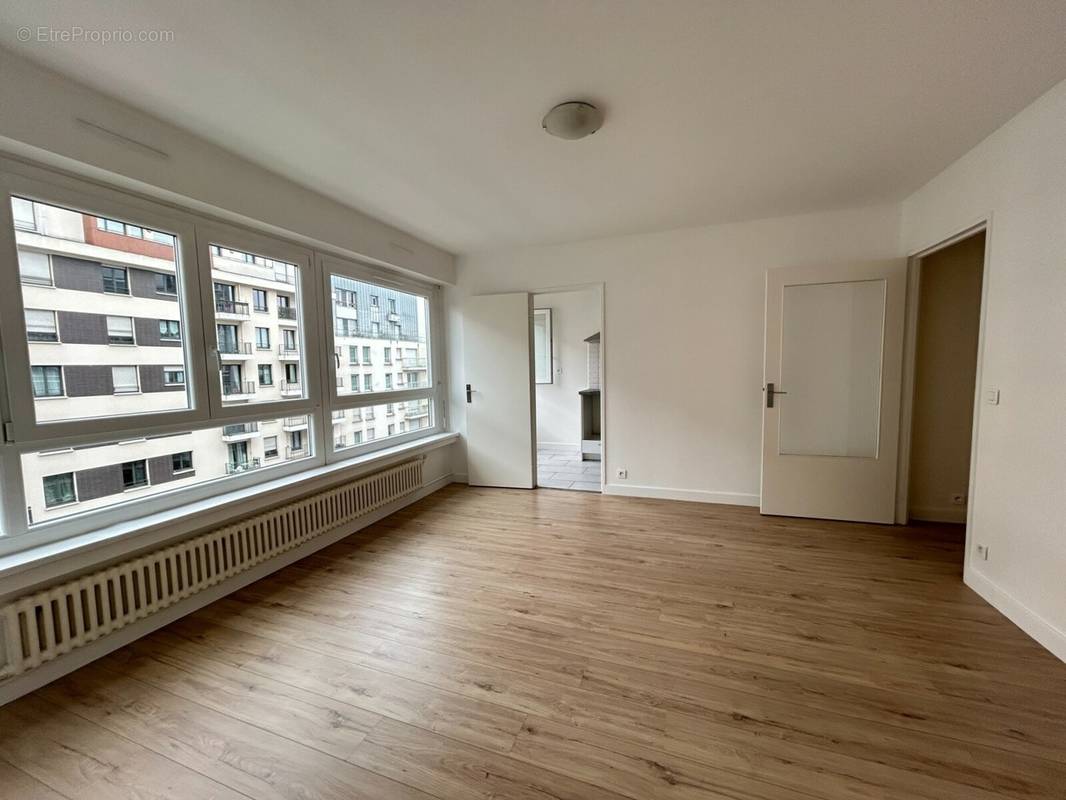 Appartement à COURBEVOIE