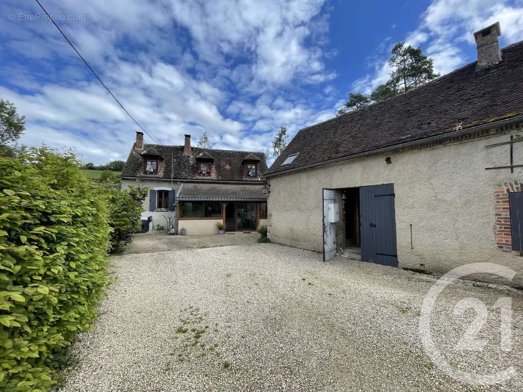 Maison à VILLENEUVE-SUR-YONNE