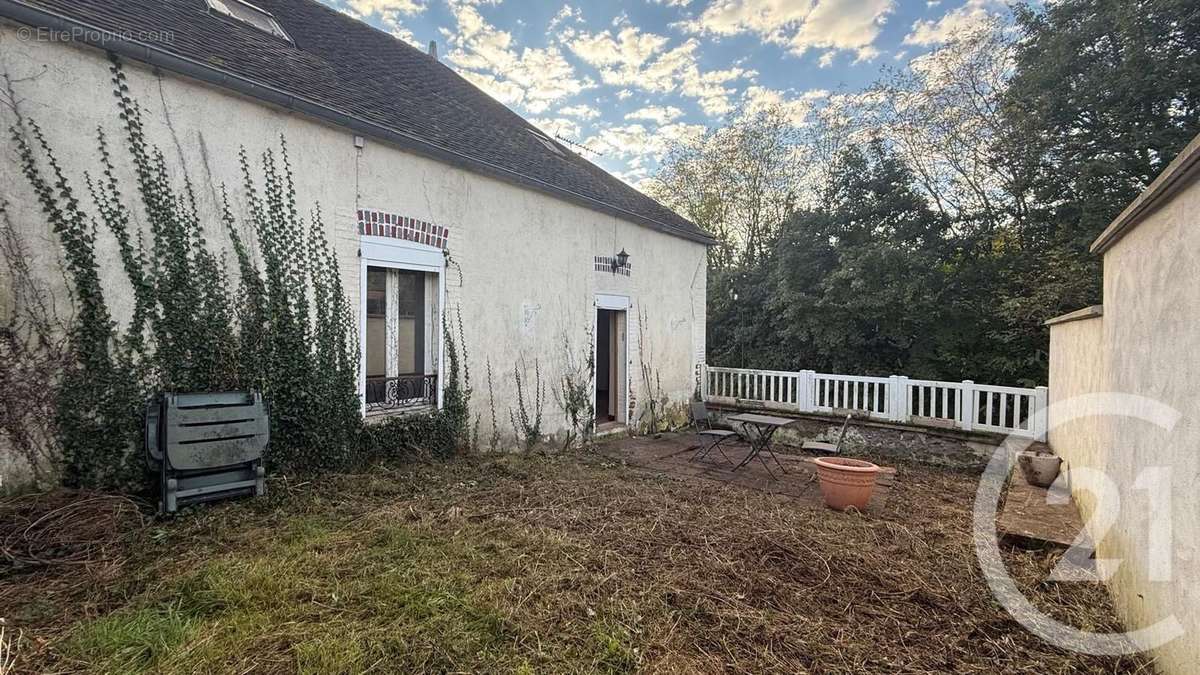 Maison à THORIGNY-SUR-OREUSE