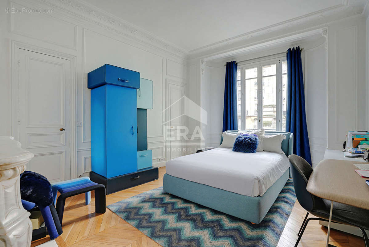 Appartement à NEUILLY-SUR-SEINE