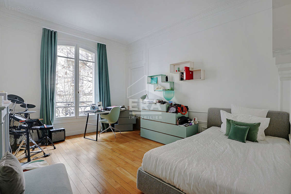 Appartement à NEUILLY-SUR-SEINE