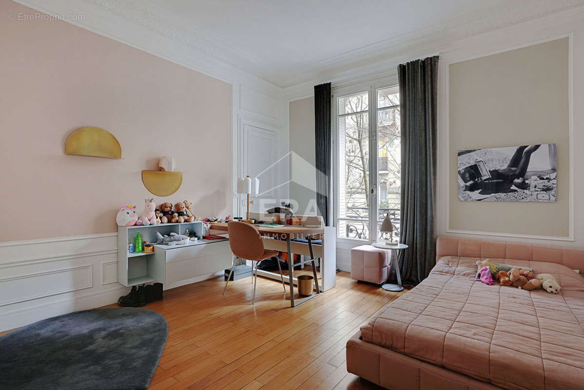 Appartement à NEUILLY-SUR-SEINE