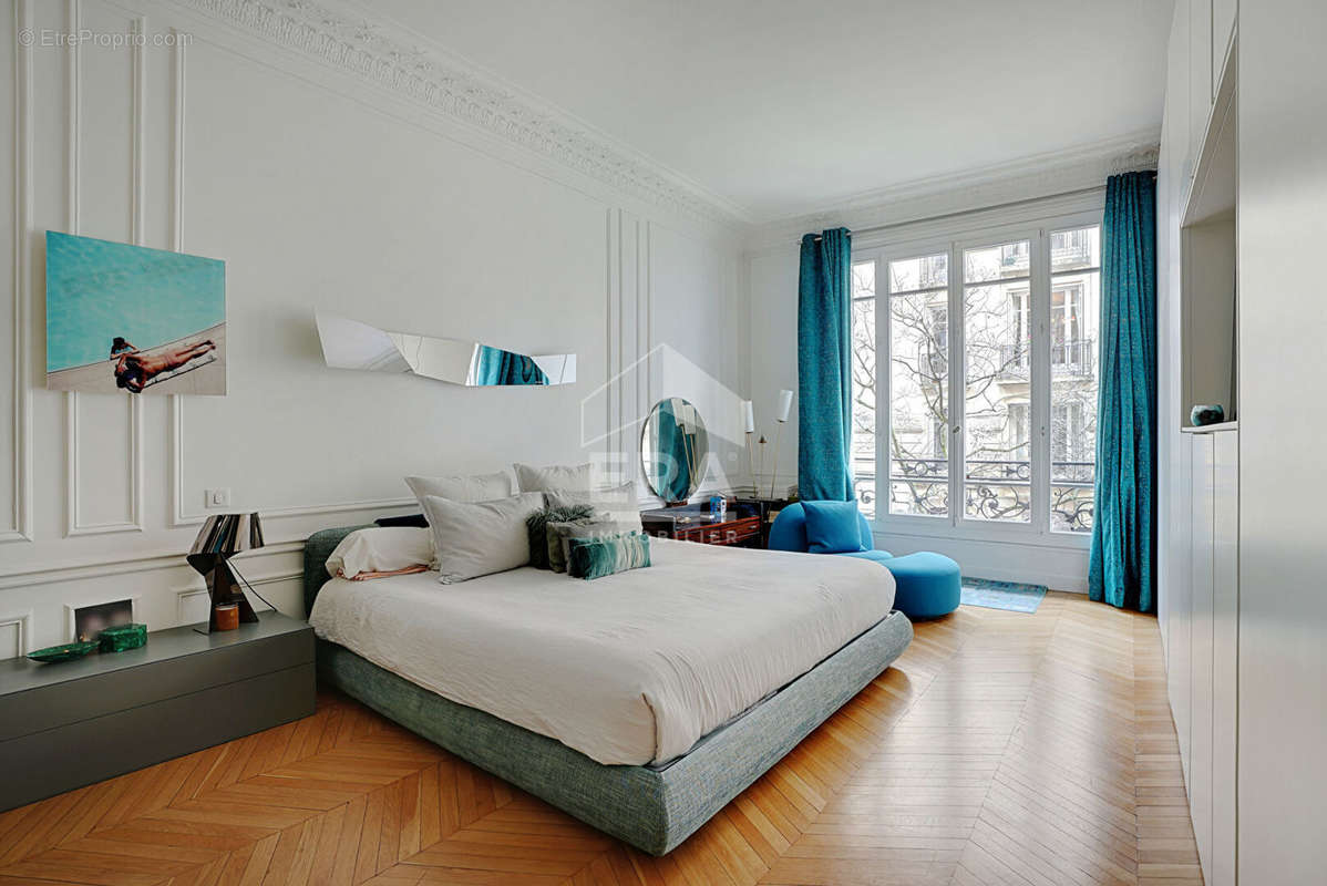 Appartement à NEUILLY-SUR-SEINE