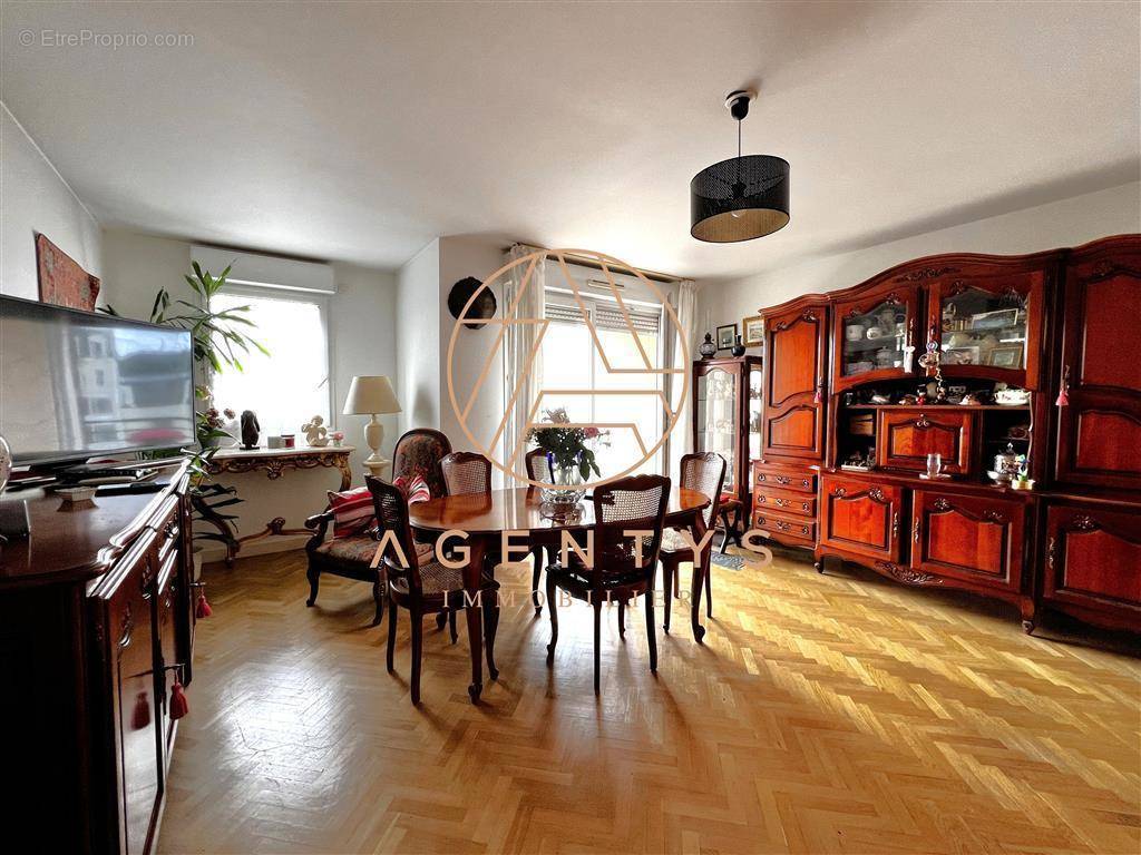 Appartement à LE PLESSIS-TREVISE