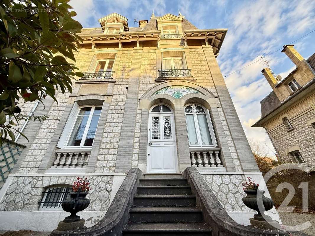 Maison à FONTAINEBLEAU