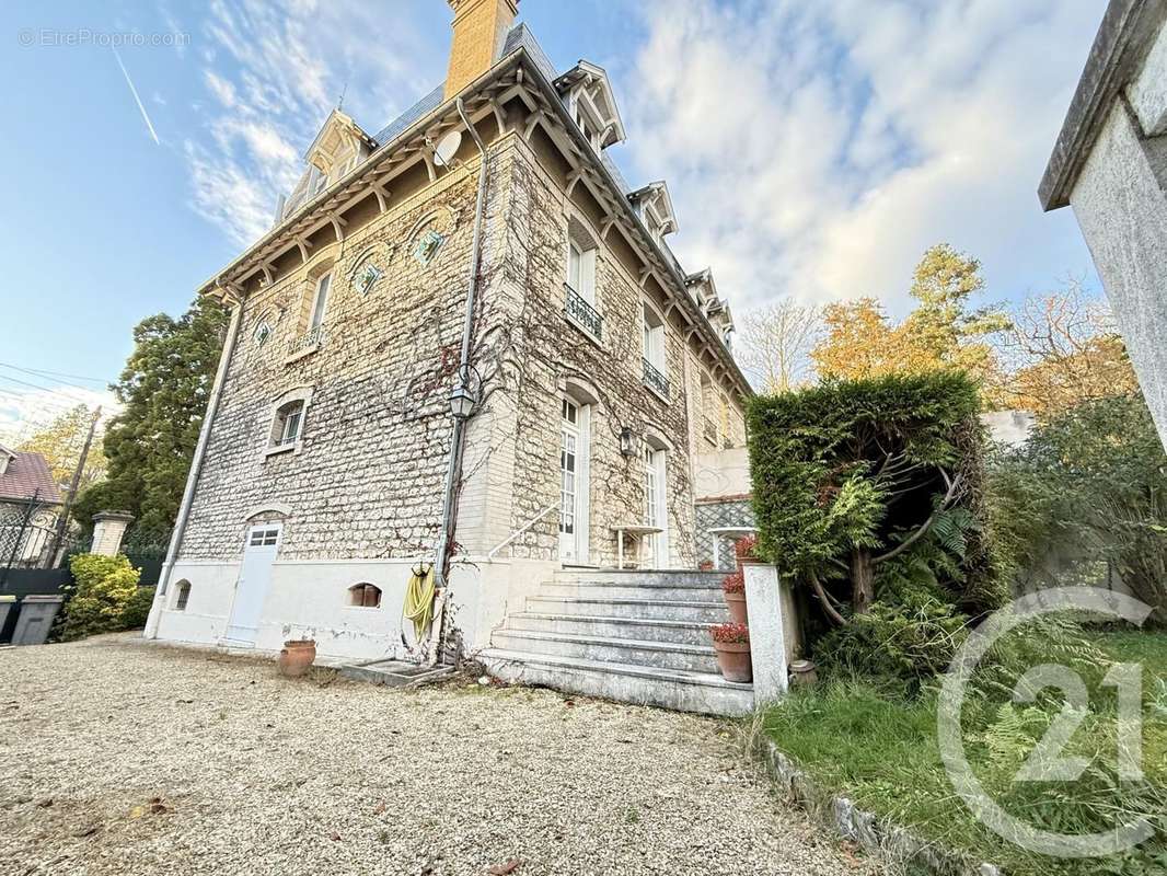 Maison à FONTAINEBLEAU