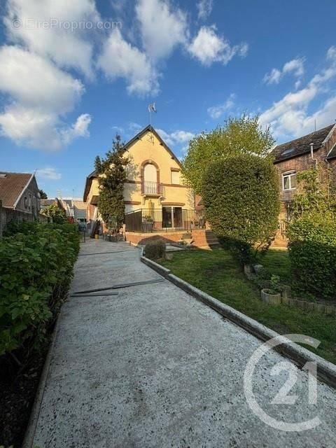 Maison à SAINT-QUENTIN