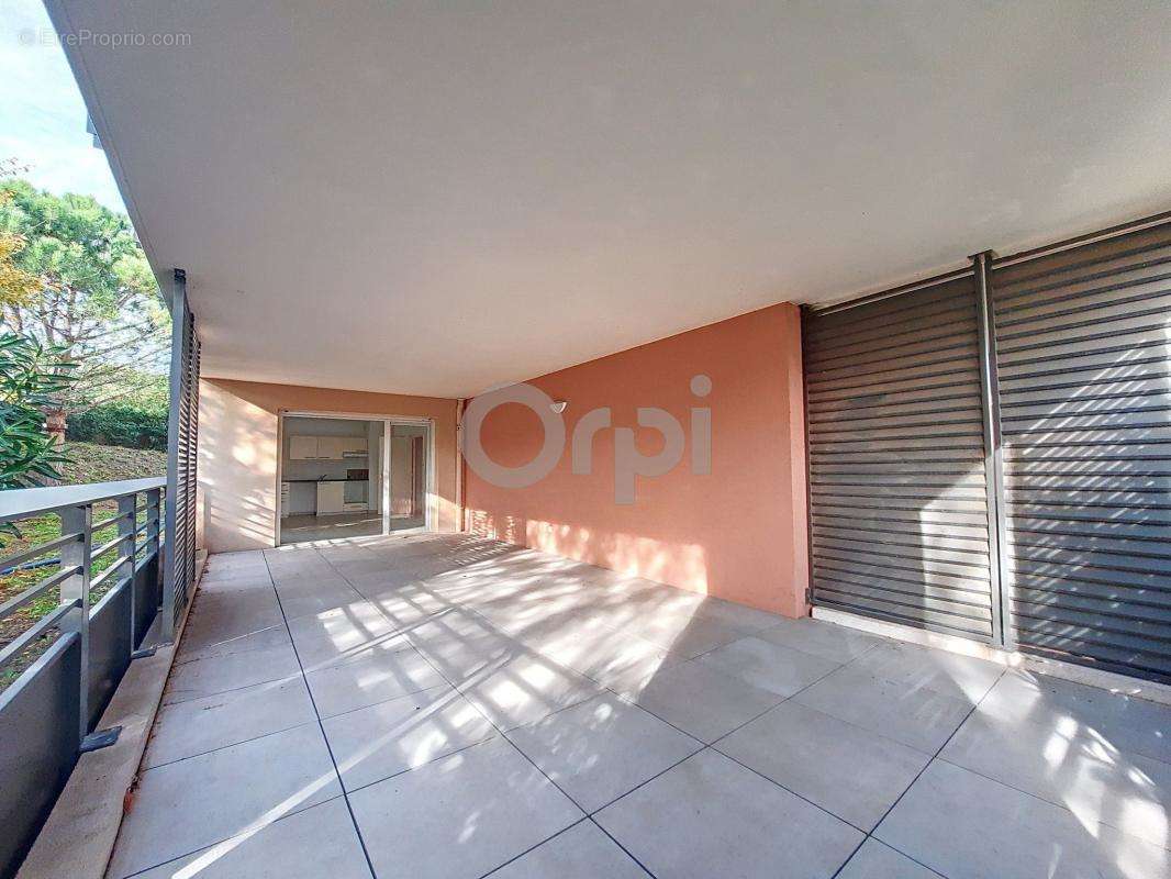 Appartement à ROQUEBRUNE-SUR-ARGENS