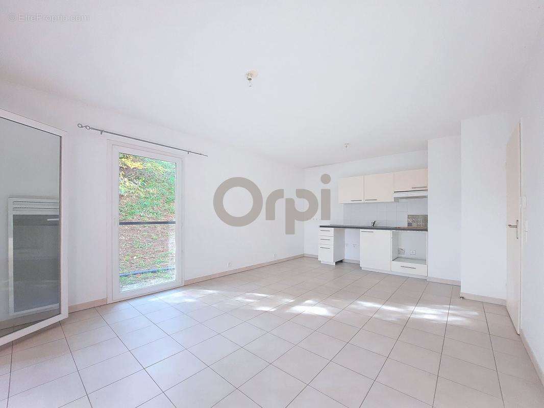 Appartement à ROQUEBRUNE-SUR-ARGENS