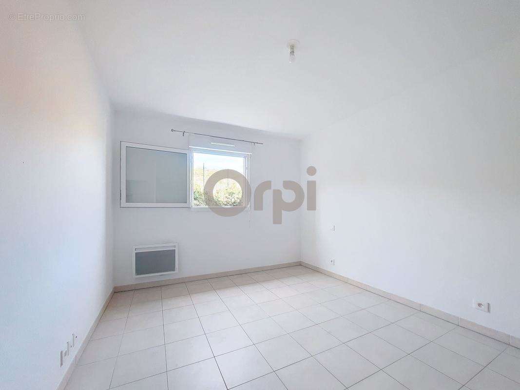 Appartement à ROQUEBRUNE-SUR-ARGENS