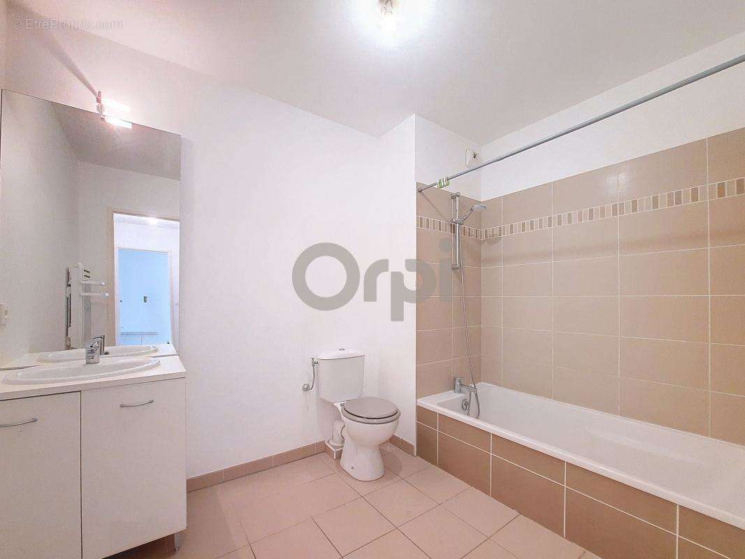 Appartement à ROQUEBRUNE-SUR-ARGENS