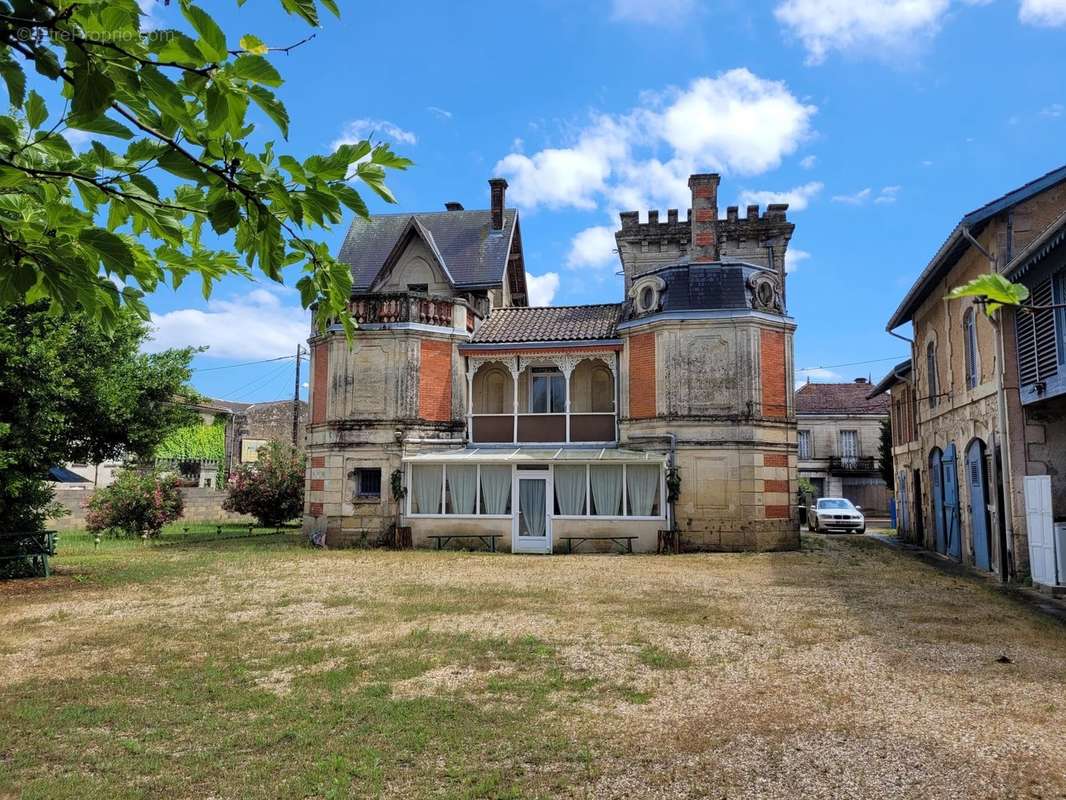 Maison à SAINT-CHRISTOLY-DE-BLAYE