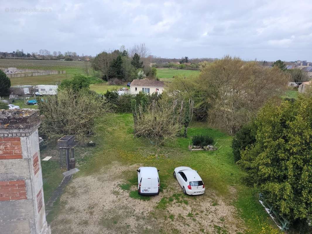 Maison à SAINT-CHRISTOLY-DE-BLAYE