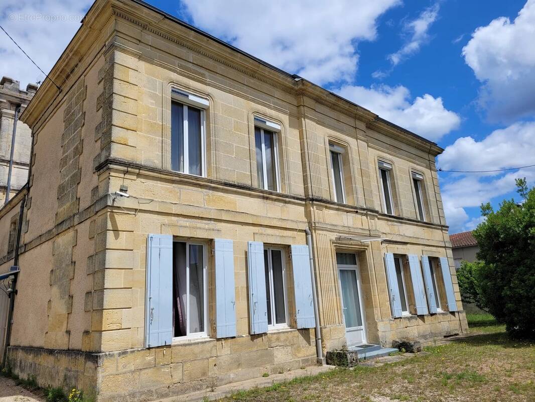 Maison à SAINT-CHRISTOLY-DE-BLAYE