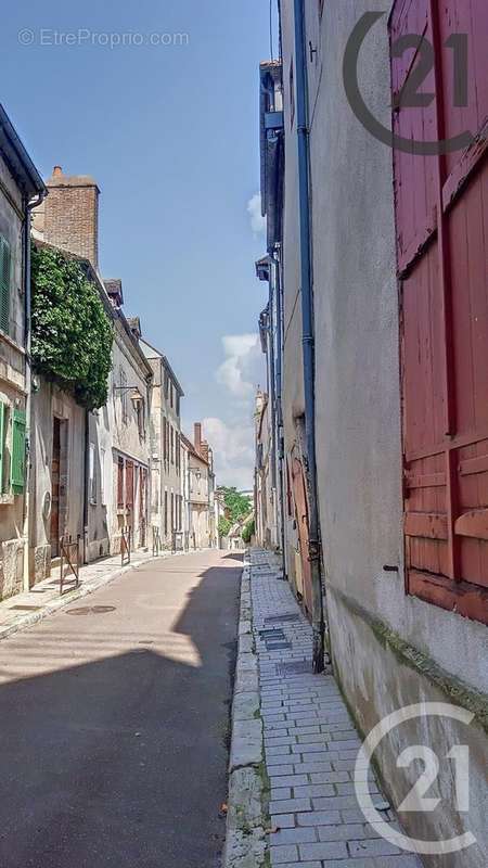 Autre à AUXERRE