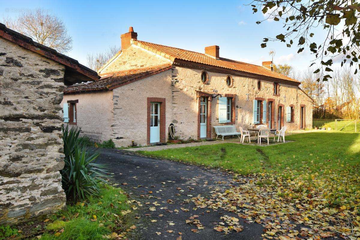 Maison à CHANZEAUX