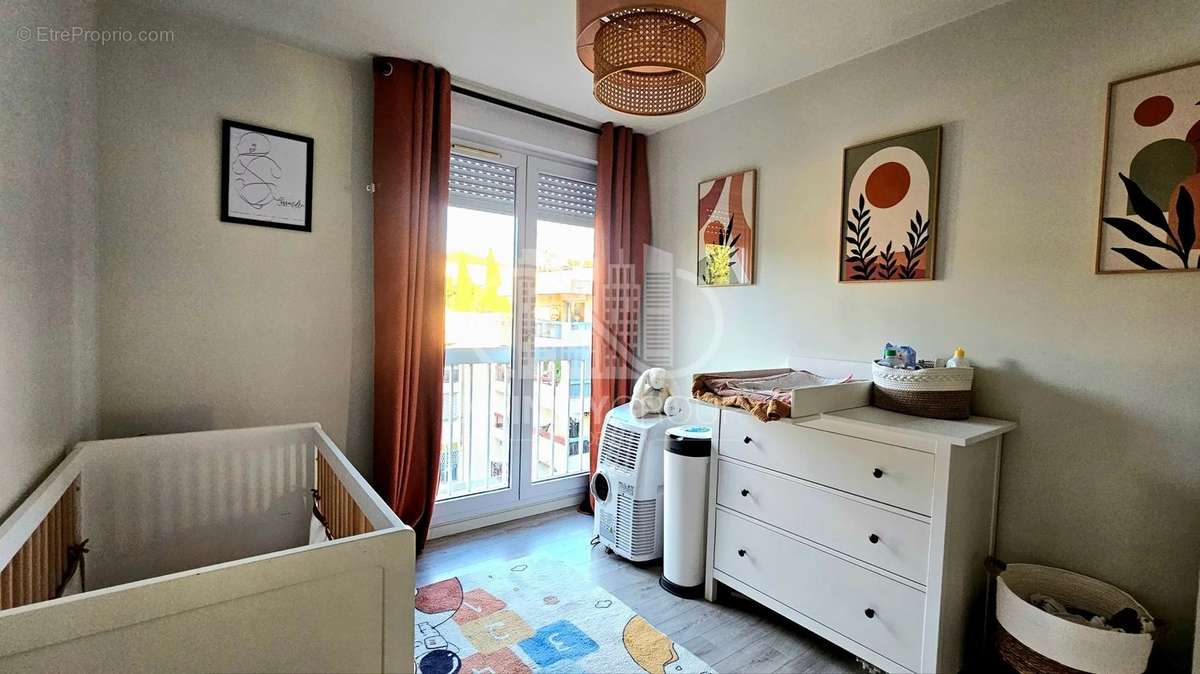 Appartement à VALLAURIS