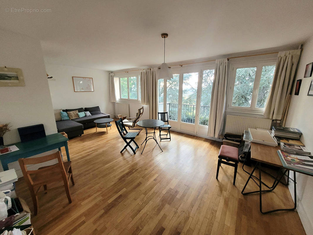 Appartement à VERRIERES-LE-BUISSON