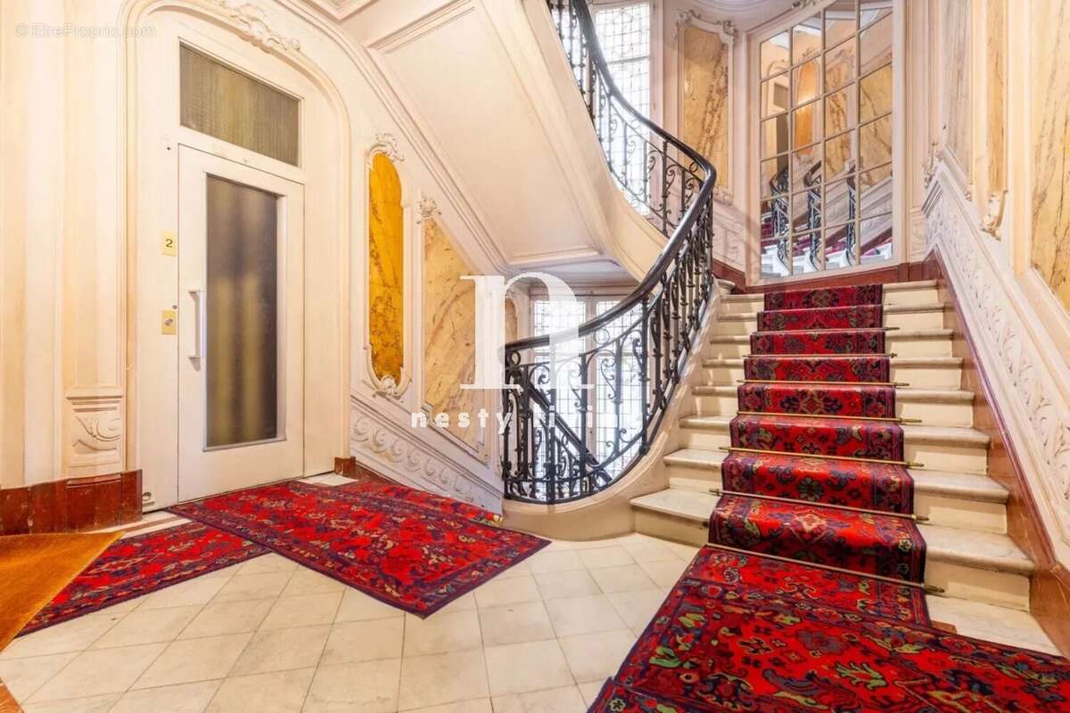 Appartement à PARIS-17E