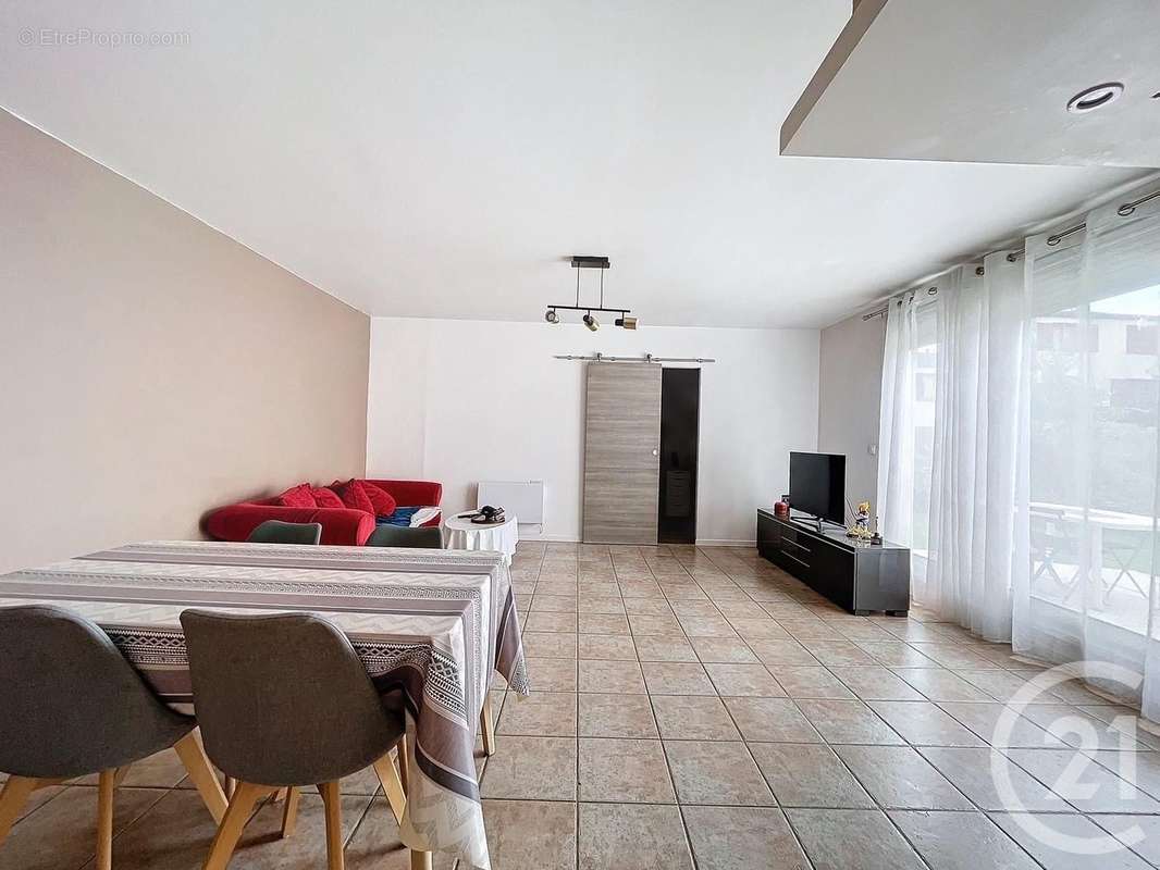 Appartement à COMBS-LA-VILLE