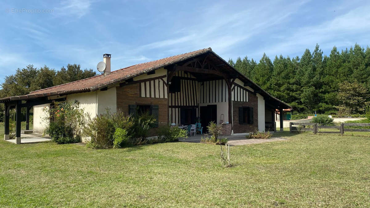 Maison à LUXEY