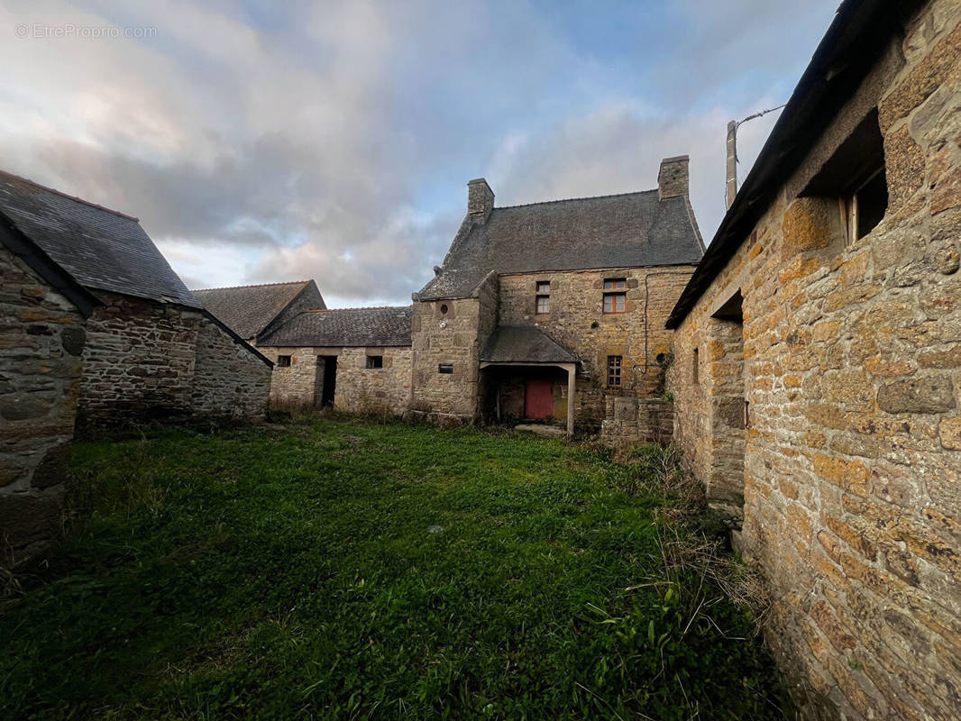 Maison à LANDUNVEZ