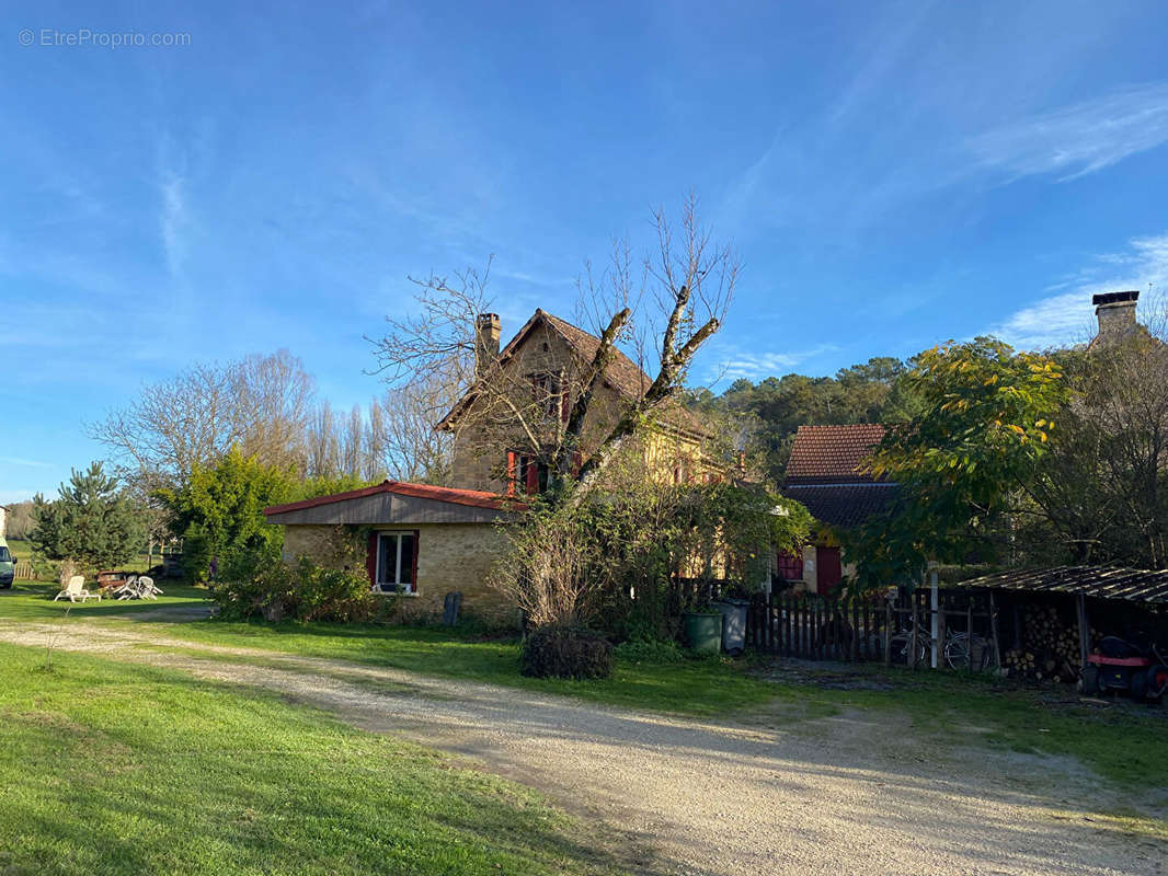 Maison à SAINTE-NATHALENE