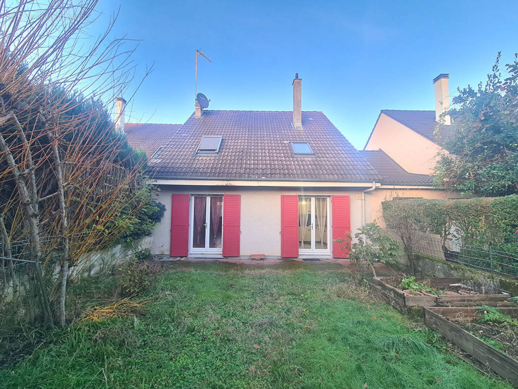 Maison à SAINT-JEAN-DE-BRAYE