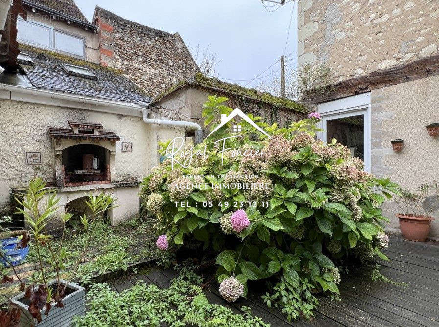 Maison à YZEURES-SUR-CREUSE