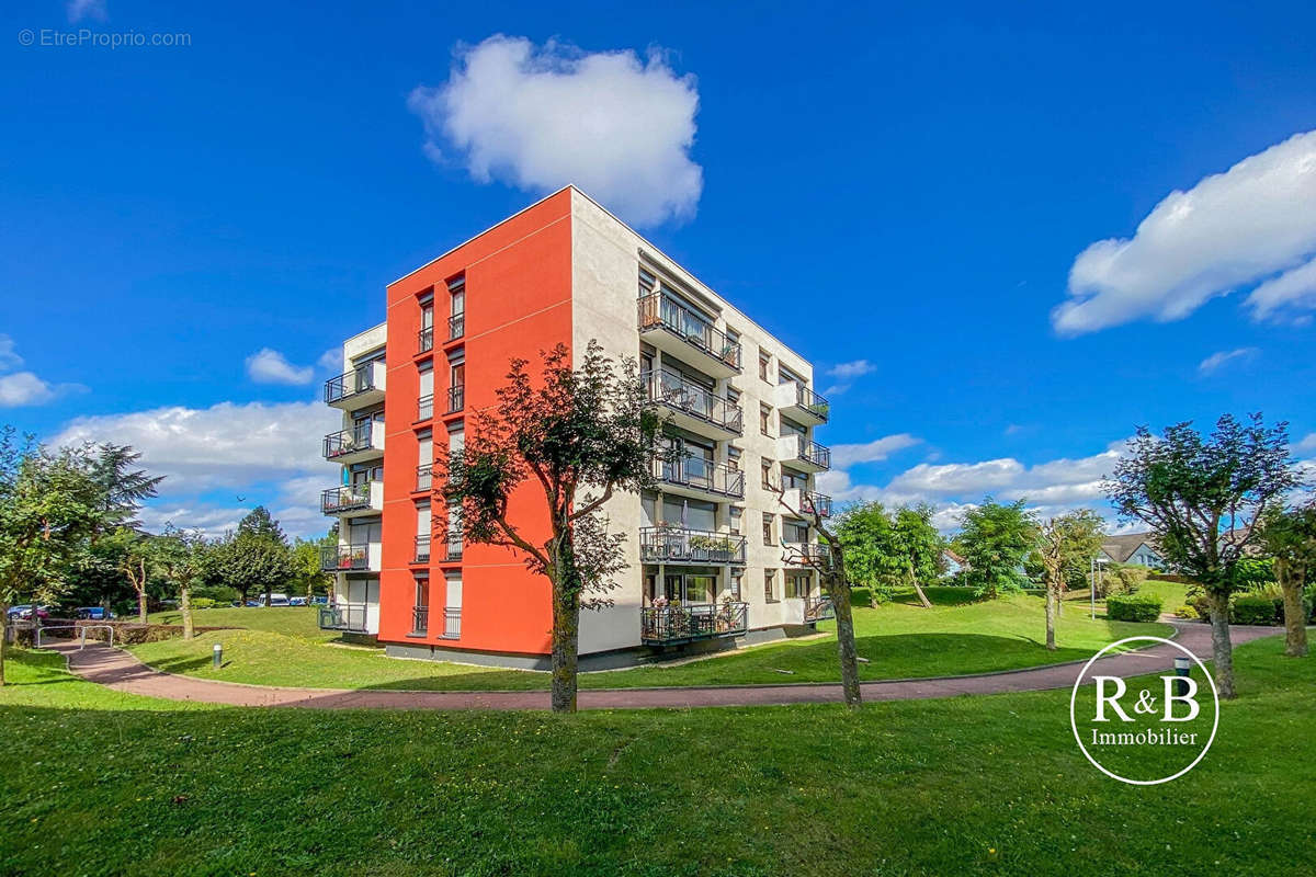 Appartement à LES CLAYES-SOUS-BOIS