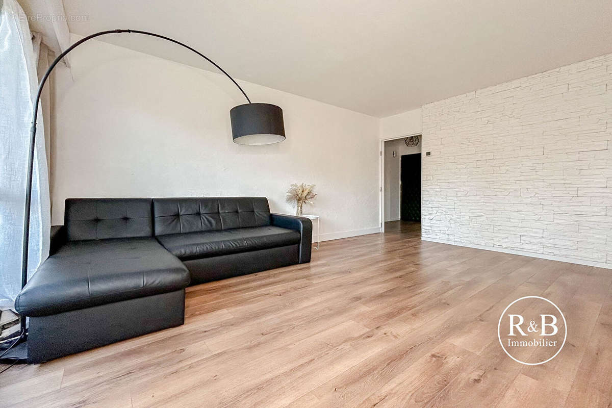 Appartement à LES CLAYES-SOUS-BOIS