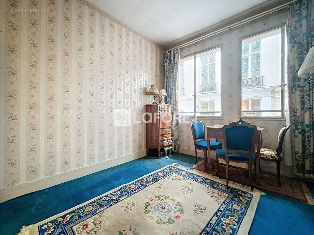 Appartement à PARIS-1E