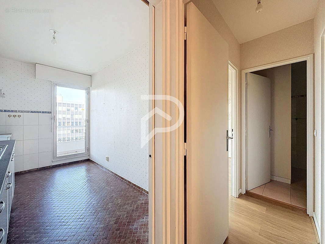 Appartement à COURBEVOIE