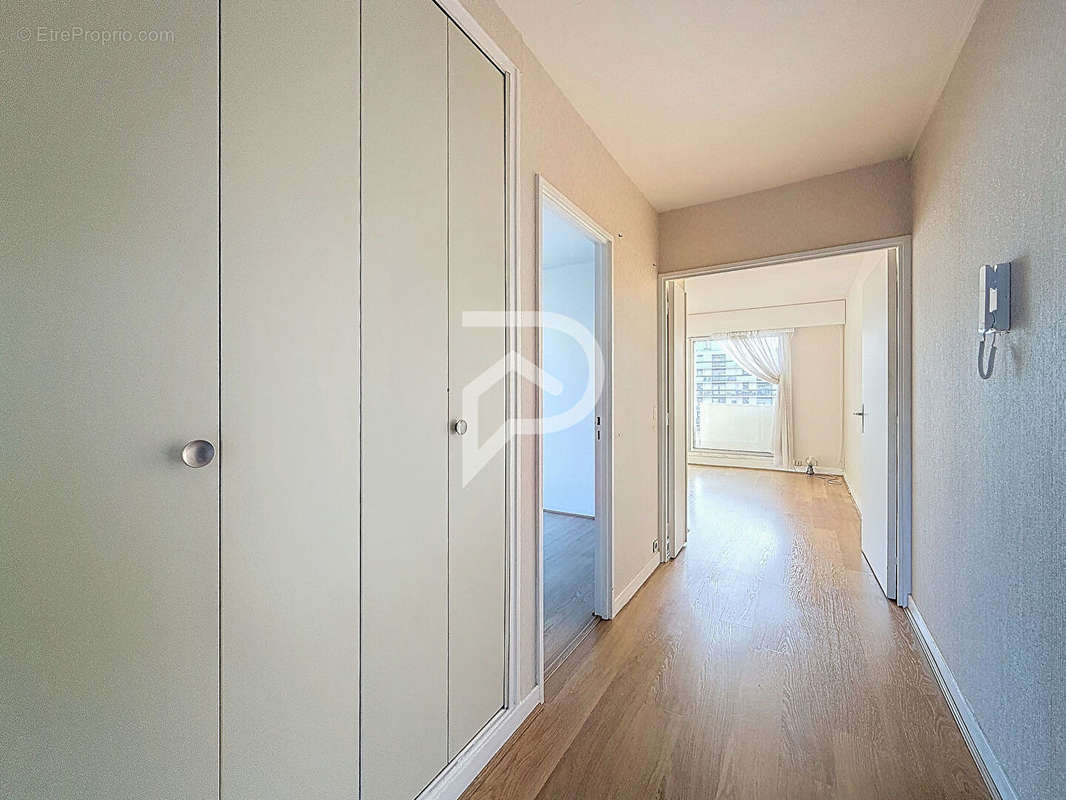 Appartement à COURBEVOIE