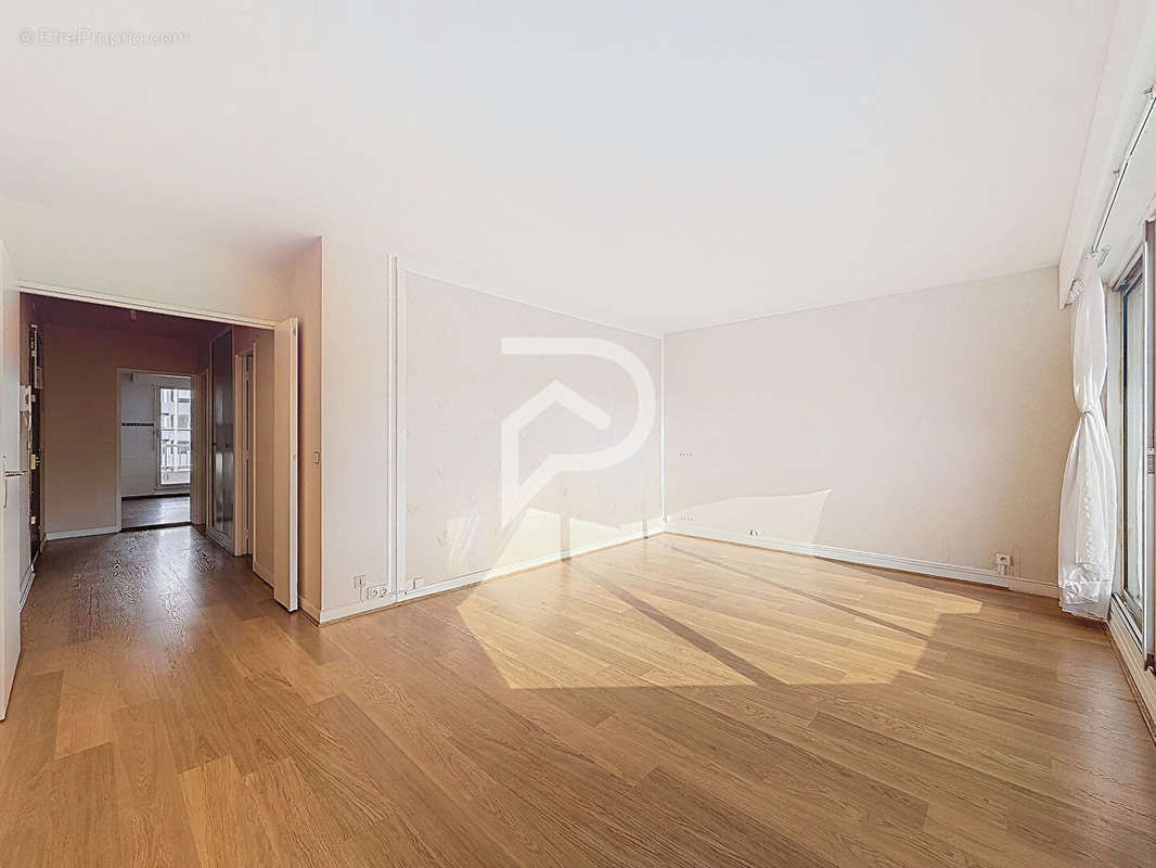 Appartement à COURBEVOIE